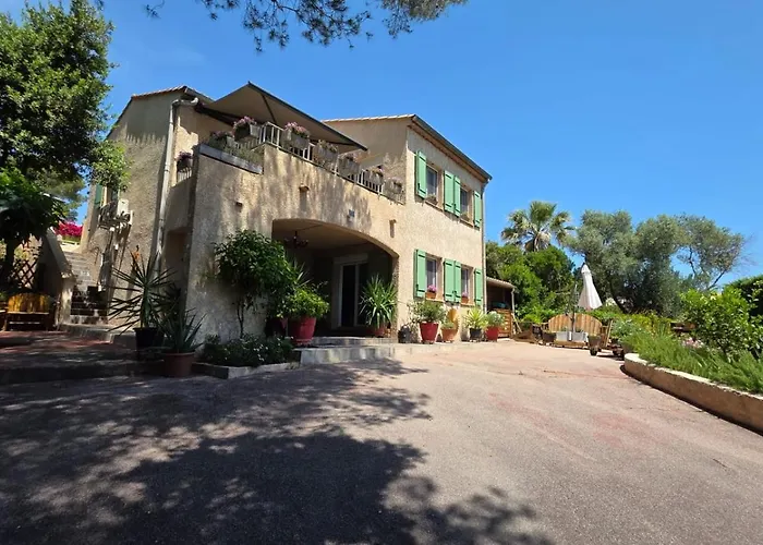 Entire Ground Floor In Beautiful Villa